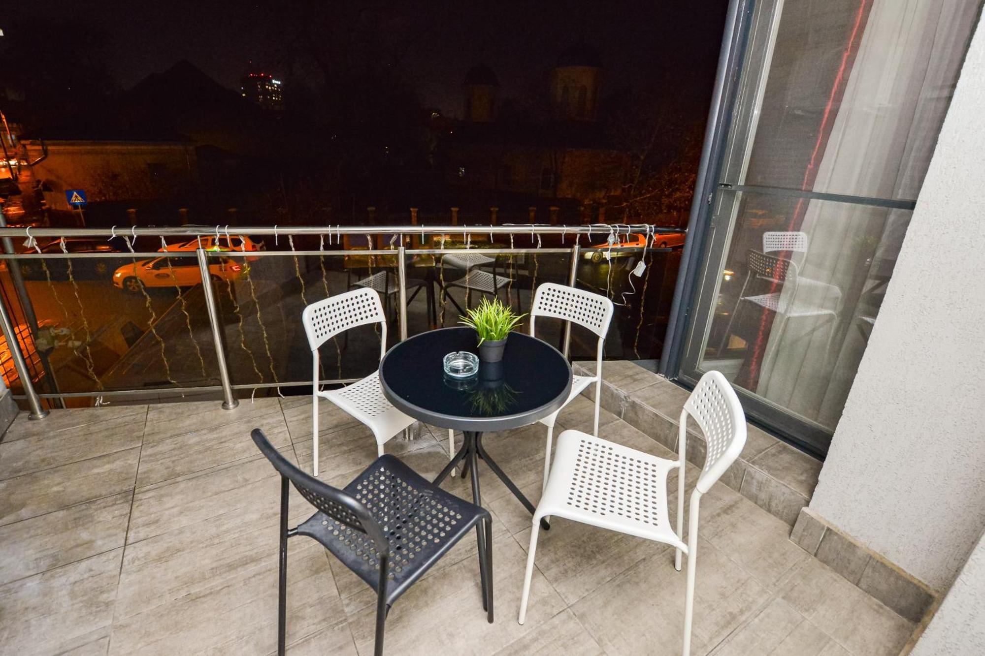 Shabbat Apartments Bucureşti Ngoại thất bức ảnh